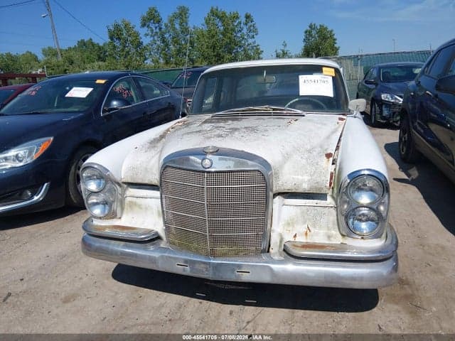 1961 MERCEDES-BENZ C220 11