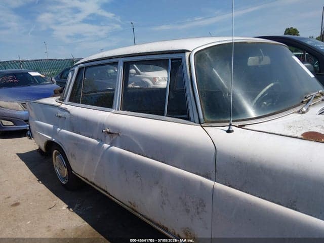 1961 MERCEDES-BENZ C220 12