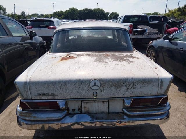 1961 MERCEDES-BENZ C220 15