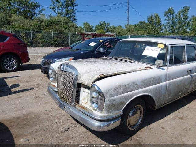 1961 MERCEDES-BENZ C220 6