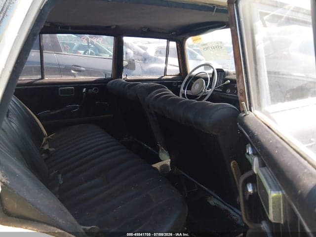 1961 MERCEDES-BENZ C220 8