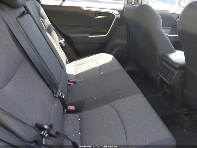 2021 TOYOTA RAV4 XLE 8