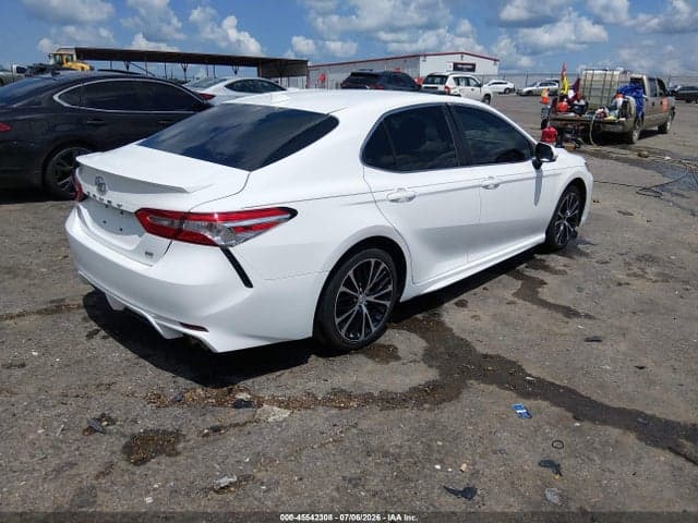 2020 TOYOTA CAMRY SE 4