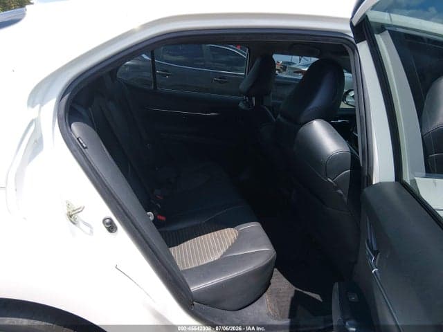 2020 TOYOTA CAMRY SE 8