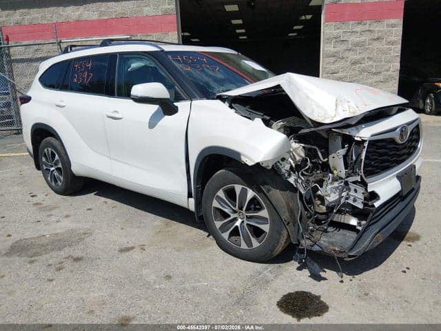 2021 TOYOTA HIGHLANDER XLE - 1