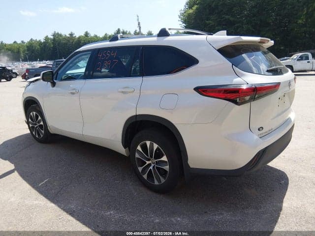 2021 TOYOTA HIGHLANDER XLE 3