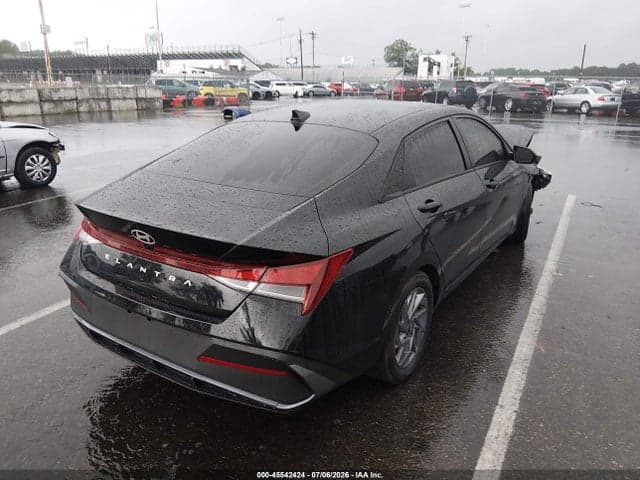 2024 HYUNDAI ELANTRA SEL 4