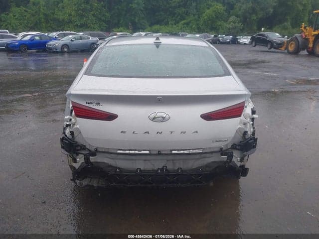 2019 HYUNDAI ELANTRA LIMITED 17