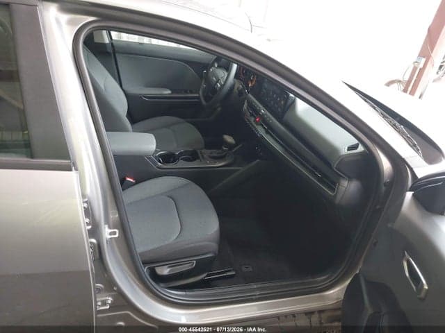 2025 KIA K4 LXS 5