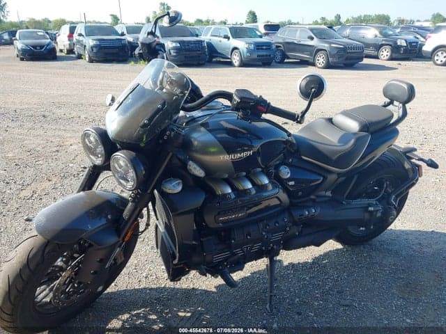 2022 TRIUMPH MOTORCYCLE ROCKET 3 GT 2