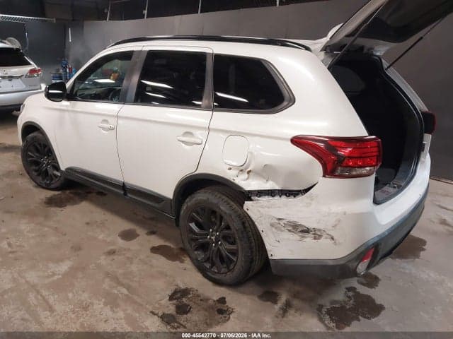 2018 MITSUBISHI OUTLANDER LE 3
