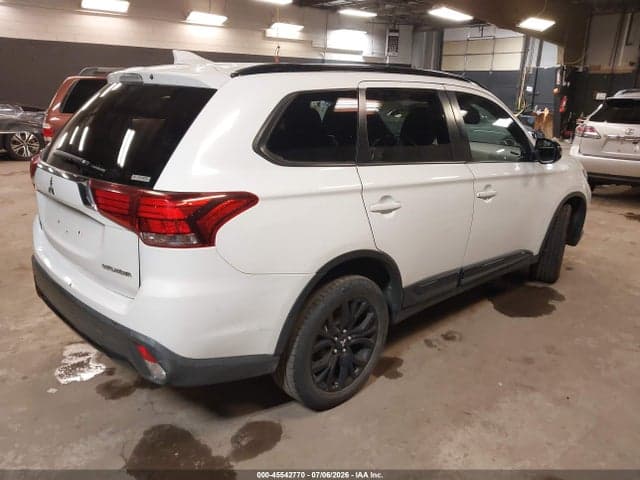 2018 MITSUBISHI OUTLANDER LE 4