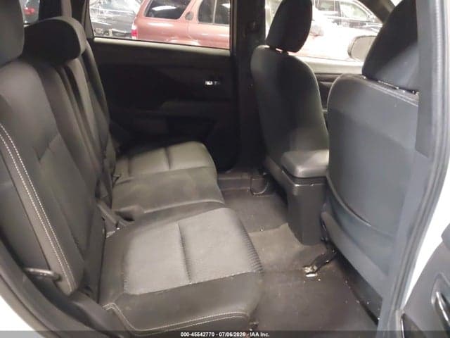 2018 MITSUBISHI OUTLANDER LE 8