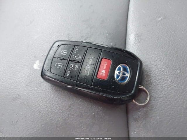 2021 TOYOTA SIENNA XLE 11