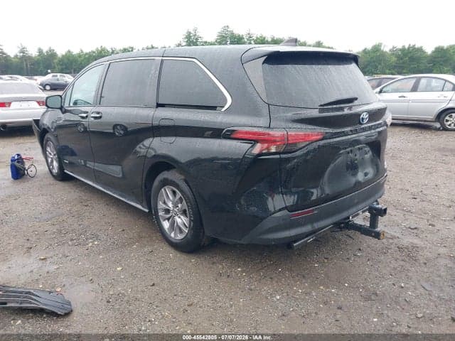 2021 TOYOTA SIENNA XLE 3