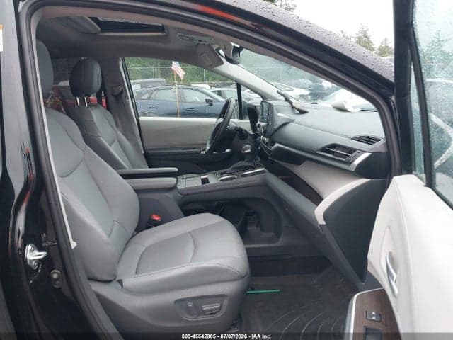 2021 TOYOTA SIENNA XLE 5