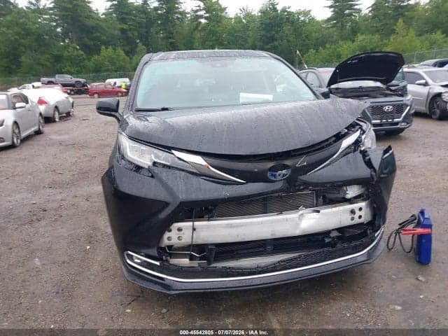 2021 TOYOTA SIENNA XLE 6