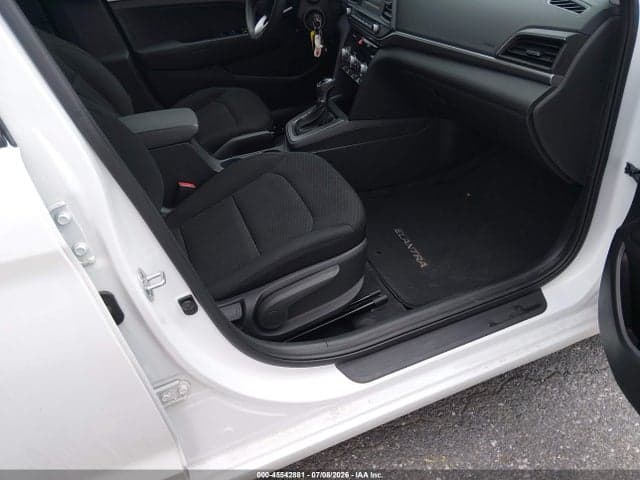 2020 HYUNDAI ELANTRA SE 5