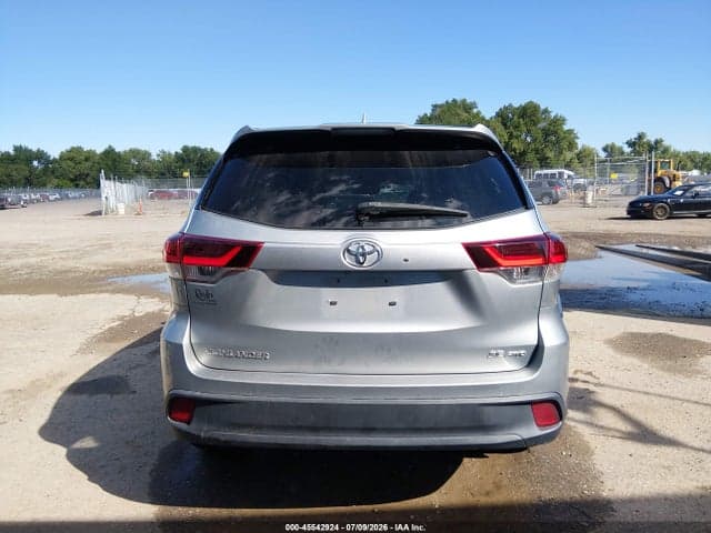 2019 TOYOTA HIGHLANDER SE 17