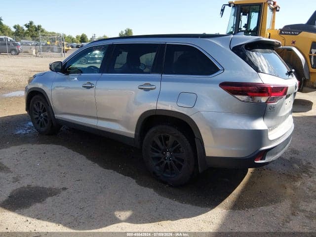 2019 TOYOTA HIGHLANDER SE 3