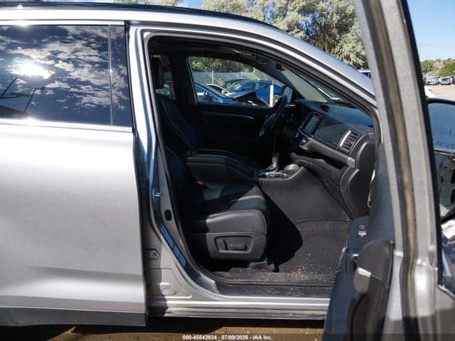 2019 TOYOTA HIGHLANDER SE 5