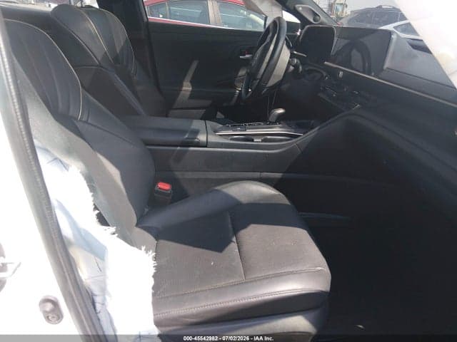2023 TOYOTA CROWN PLATINUM 5
