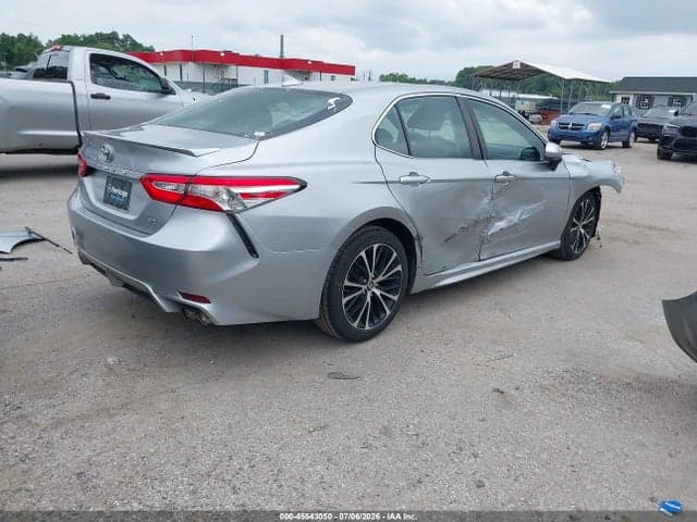 2020 TOYOTA CAMRY SE 4