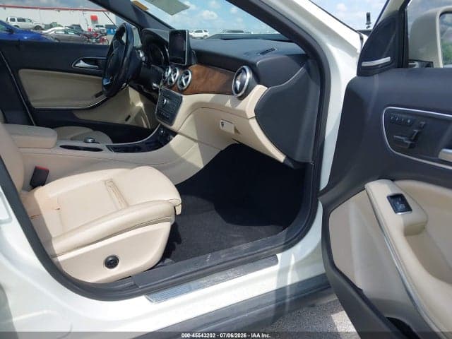 2017 MERCEDES-BENZ GLA 250 5