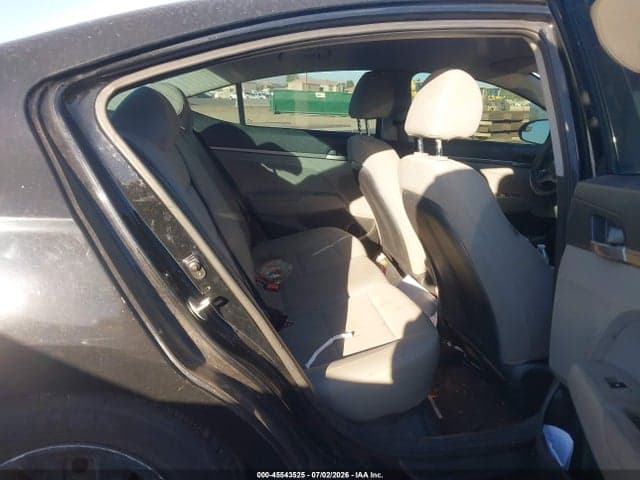 2017 HYUNDAI ELANTRA SE 8