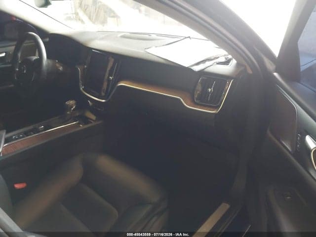 2020 VOLVO S60 T5 MOMENTUM 5