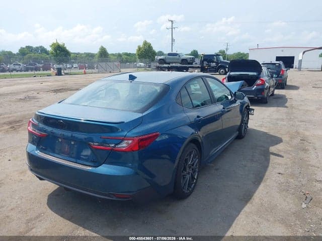 2025 TOYOTA CAMRY SE 4