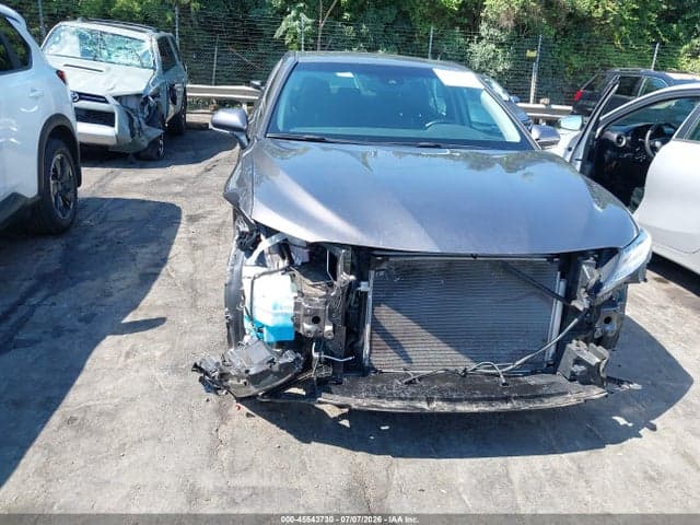 2018 TOYOTA CAMRY SE 12