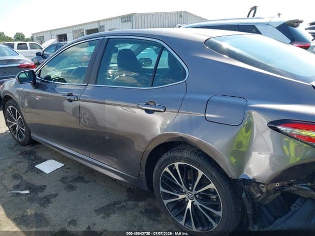 2018 TOYOTA CAMRY SE 14
