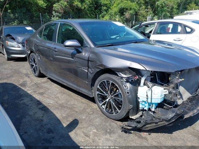2018 TOYOTA CAMRY SE 17