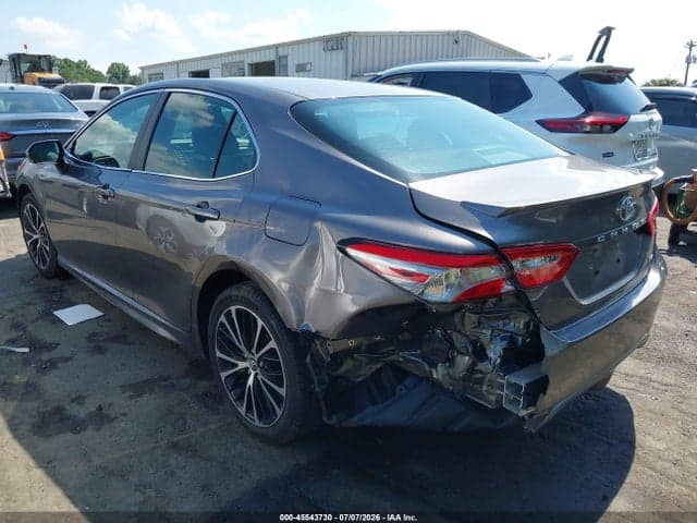 2018 TOYOTA CAMRY SE 3