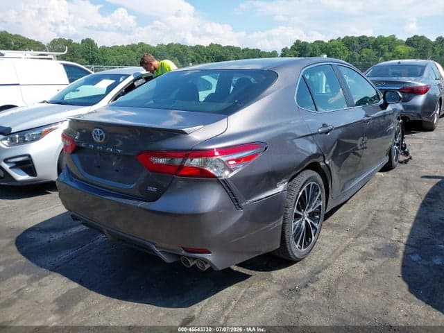 2018 TOYOTA CAMRY SE 4