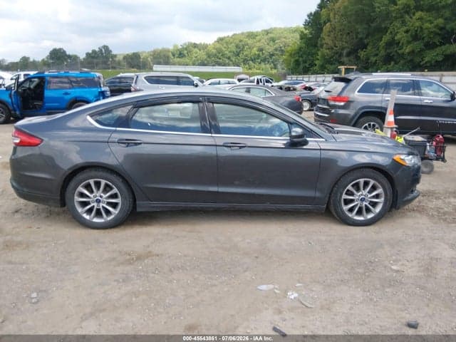 2017 FORD FUSION SE 13