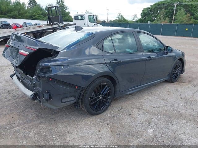 2025 TOYOTA CAMRY SE 4