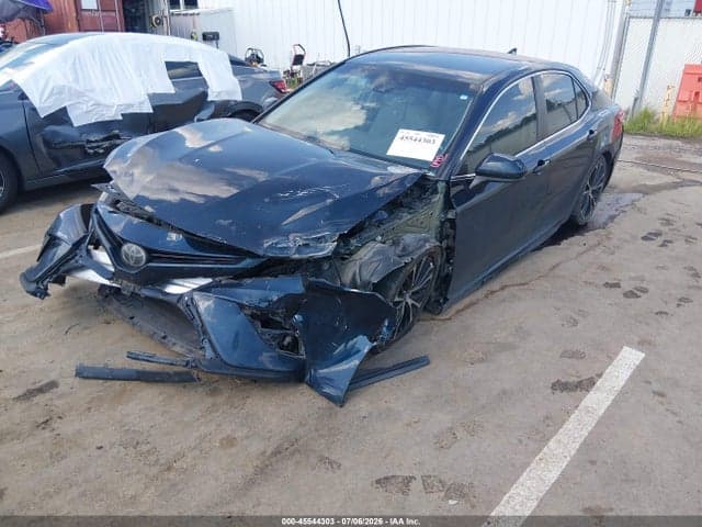 2020 TOYOTA CAMRY SE 2