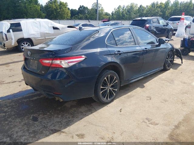 2020 TOYOTA CAMRY SE 4