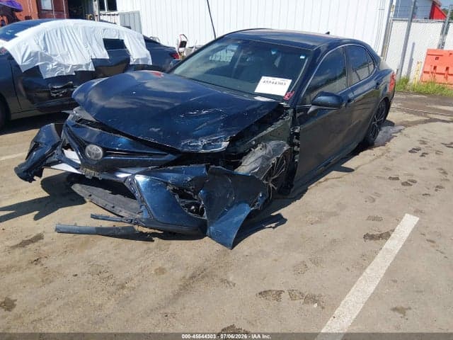 2020 TOYOTA CAMRY SE 6