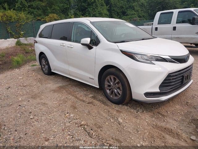 2021 TOYOTA SIENNA LE 1