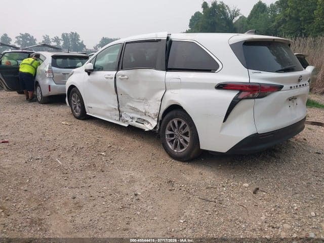 2021 TOYOTA SIENNA LE 3