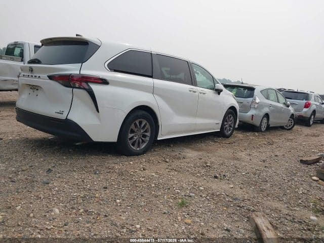2021 TOYOTA SIENNA LE 4