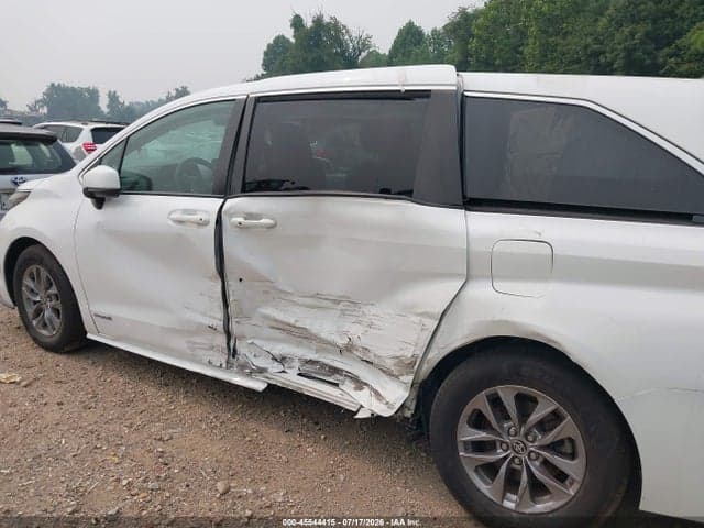 2021 TOYOTA SIENNA LE 6