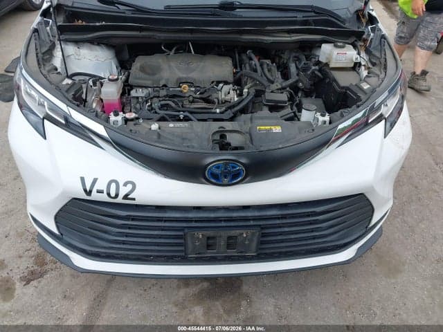 2021 TOYOTA SIENNA LE 10