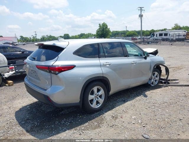 2021 TOYOTA HIGHLANDER LE 4