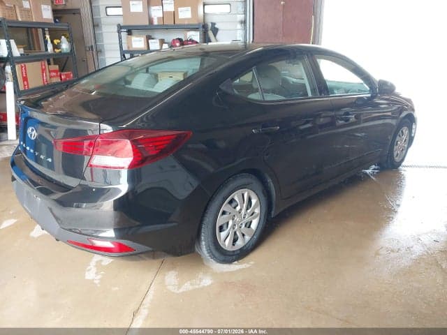 2020 HYUNDAI ELANTRA SE 4