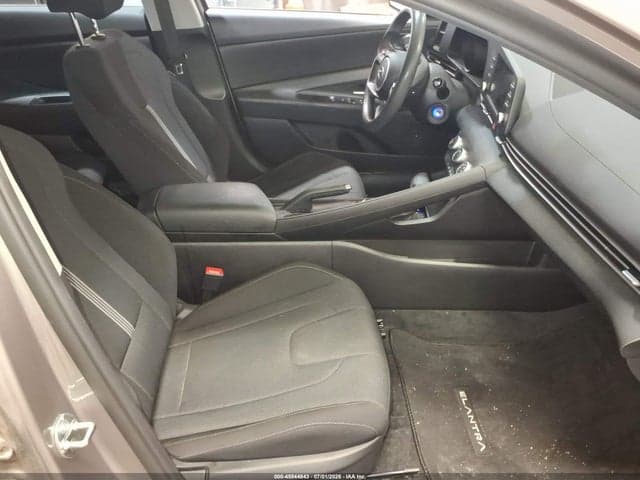 2023 HYUNDAI ELANTRA SE 5
