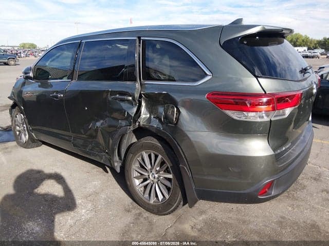 2017 TOYOTA HIGHLANDER XLE 3